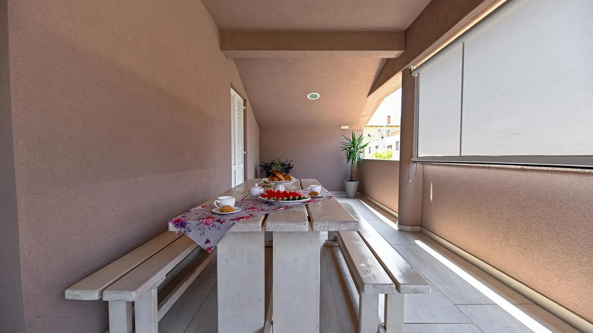 New 1St Floor Apartment In 자다르