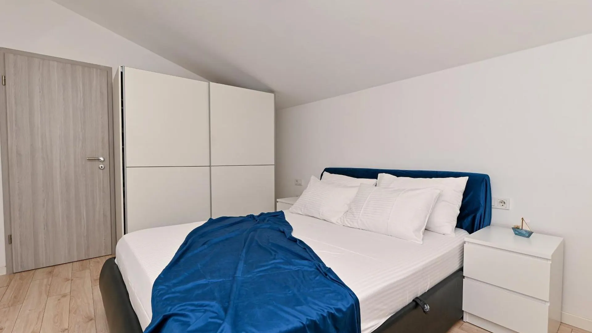 New 1St Floor Apartment In 자다르 0*,