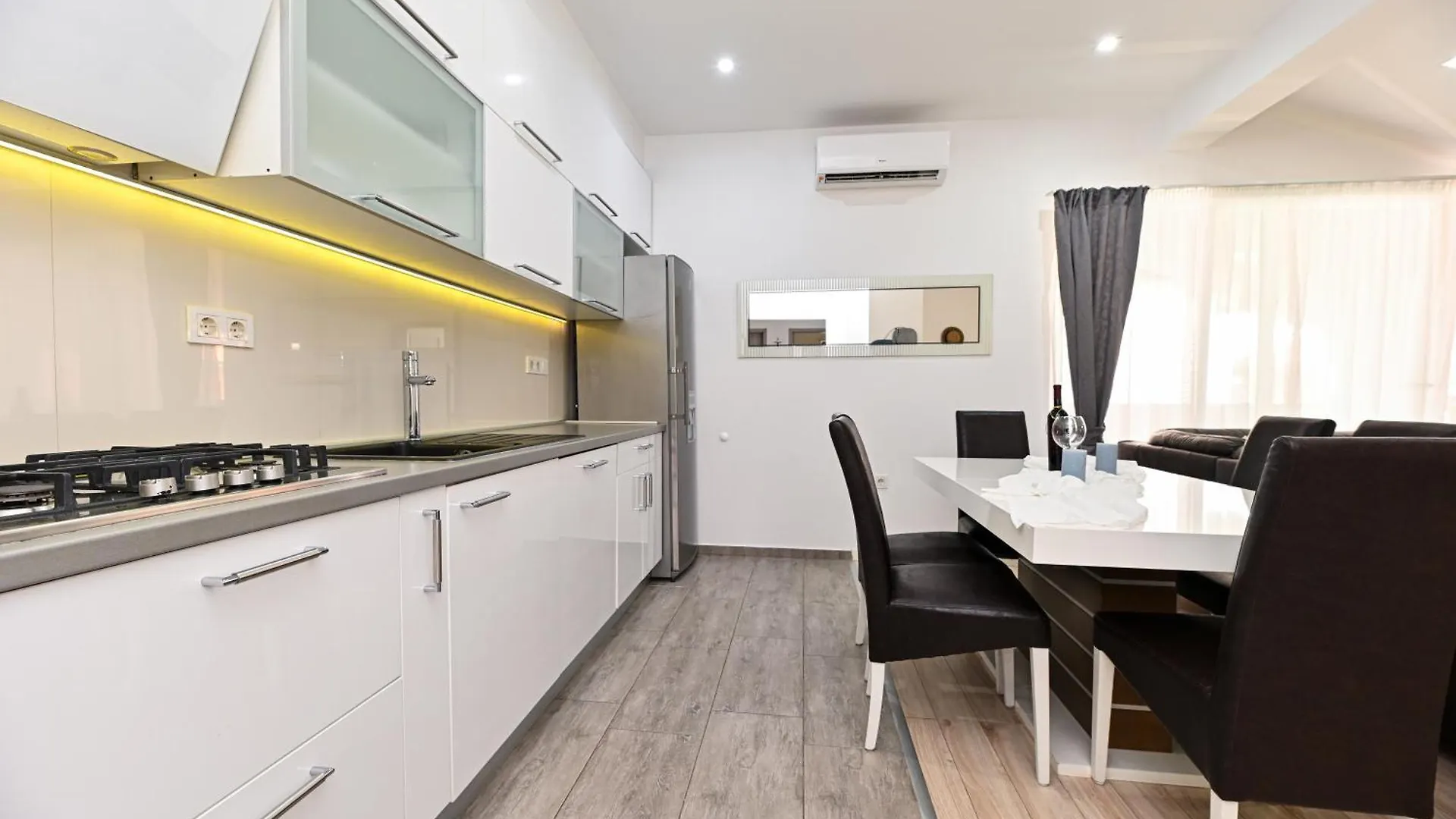 New 1St Floor Apartment In 자다르